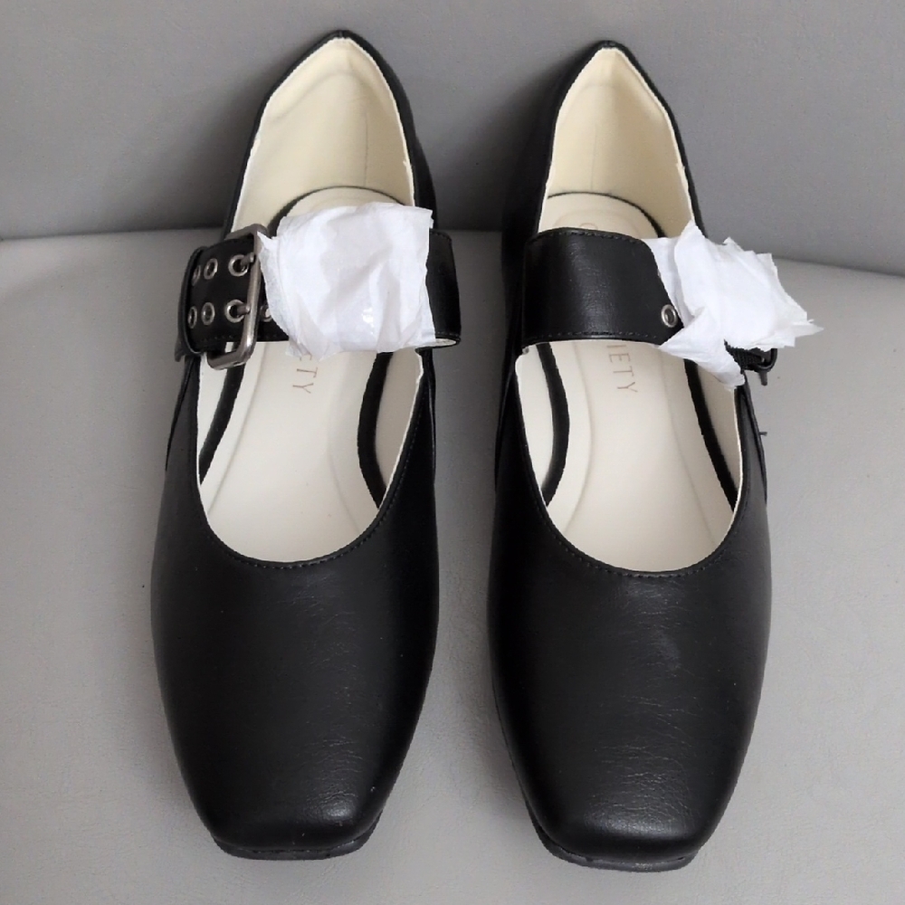 Oasis Society Black Soho Flats